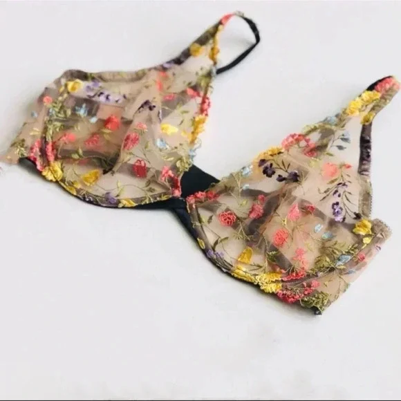 Victoria’s Secret Dream Angel Unlined Plunge with Matching Garter & Black Panty